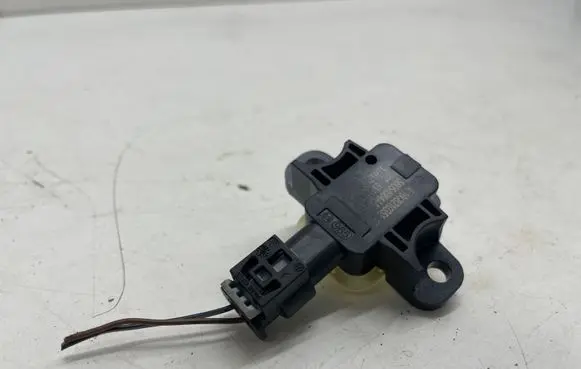 Mercedes-Benz CLA C117 X117 W117 Airbag deployment crash/impact sensor A1668210351