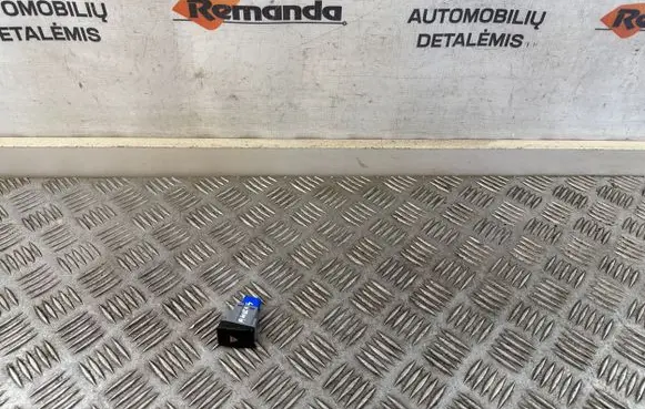 Toyota Auris E180 Hazard light switch 8433202180