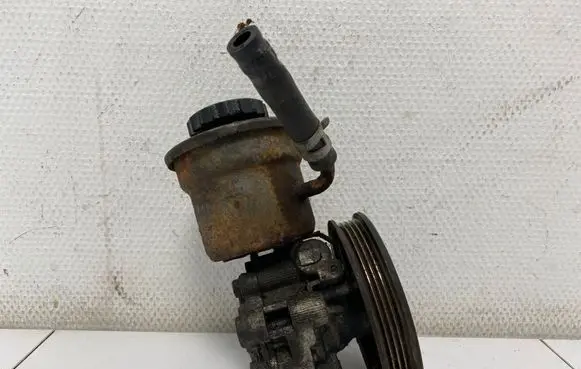 Toyota Yaris Power steering pump 4431052010 4430652010 4430352010