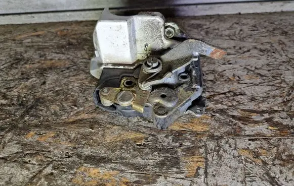 Mercedes-Benz E W124 Front door lock