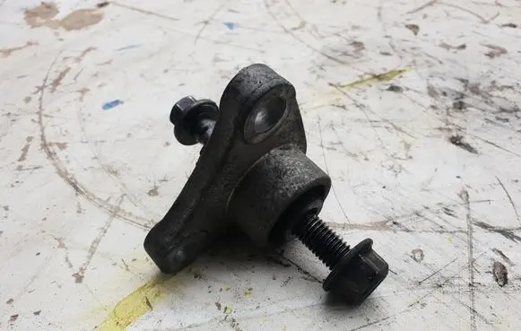 Volvo XC90 Engine mount bracket 8666205