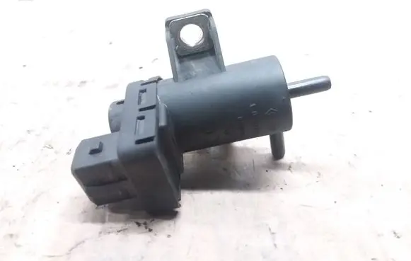 Renault Megane III Turbo solenoid valve 8200762162