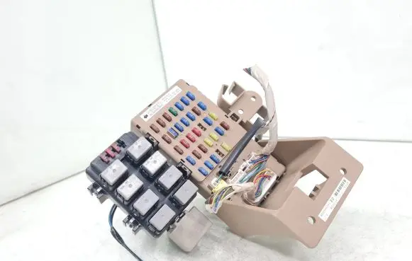Subaru Legacy Fuse module 82201AG041