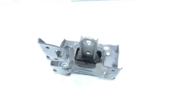 Peugeot 2008 I Engine mount bracket