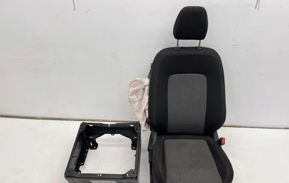 Volkswagen Transporter - Caravelle T7 Front driver seat