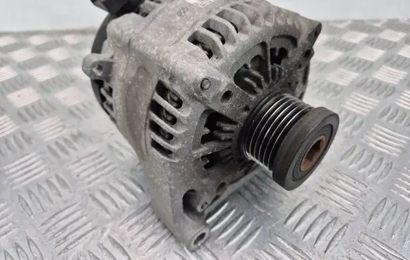 BMW 5 F10 F11 Generator/alternator 7605061 1042106401