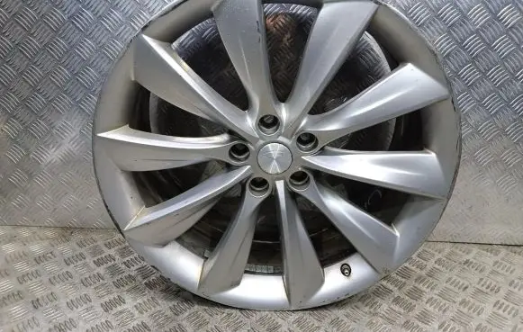 Tesla Model S R18 alloy rim 