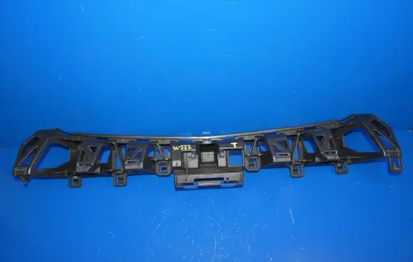 Rear bumper mounting bracket