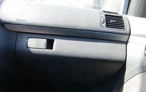 Volkswagen Cross Touran I Glove box 