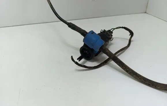 Volkswagen Golf III Windscreen/windshield washer pump