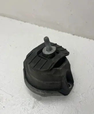 BMW 5 E60 E61 Engine mount bracket 6761089 13934612FA