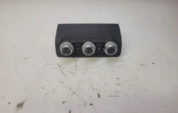 Audi A1 Climate control unit 8X0820043A