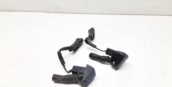 Windshield washer spray nozzle