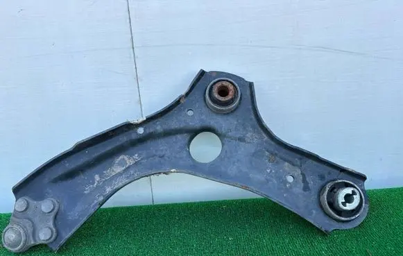 Renault Captur II Front control arm 545042080R