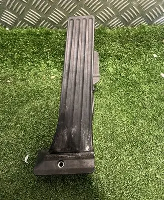 BMW 2 F22 F23 Accelerator throttle pedal 6853175