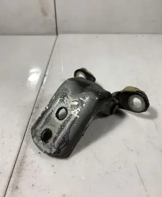 Nissan Qashqai Rear door upper hinge