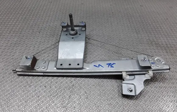 Rear door manual window regulator