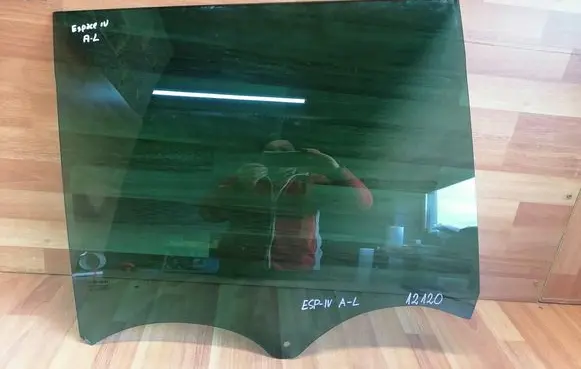 Rear door window glass