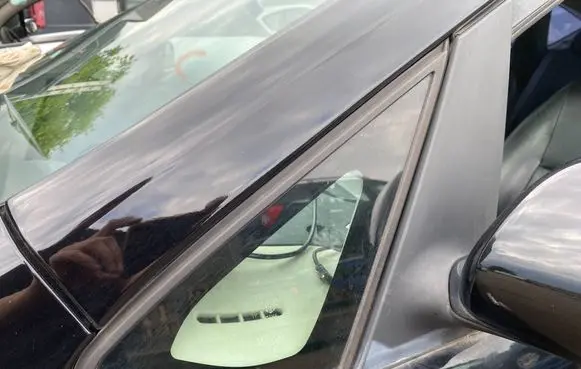 Toyota Prius (NHW20) Front door vent window glass four-door