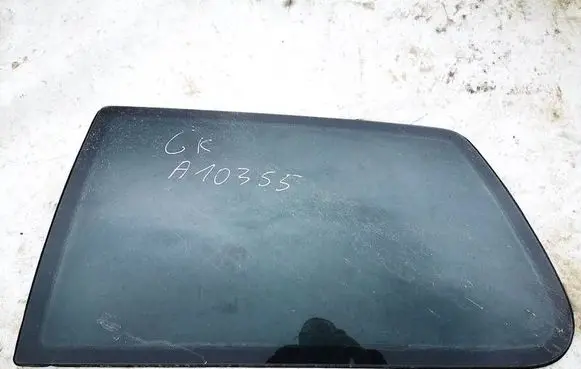 Volkswagen Golf IV Rear side window as2