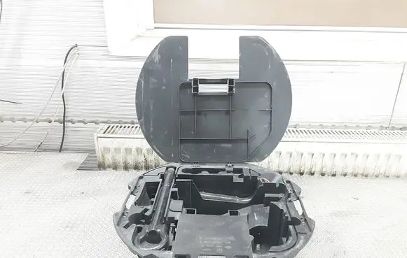 Renault Clio III Tool box 8200578163