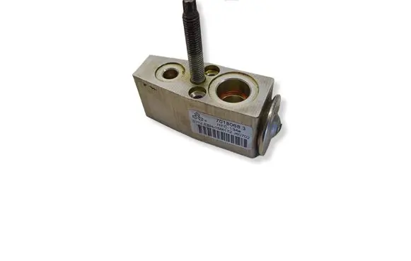 Opel Astra J Air conditioning (A/C) expansion valve 70180683