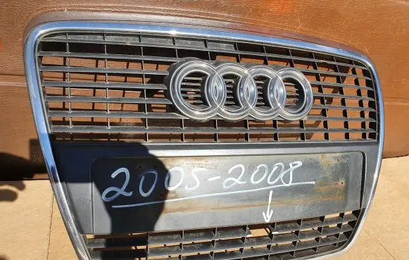 Audi A6 S6 C6 4F Front bumper upper radiator grill 4F0853651S