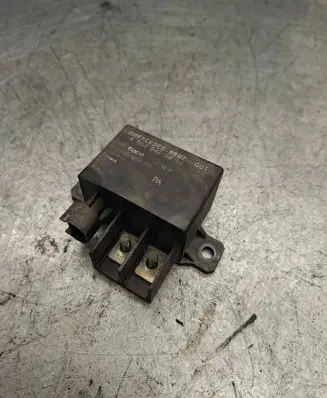 Mercedes-Benz E W211 Charging relay A0025423819