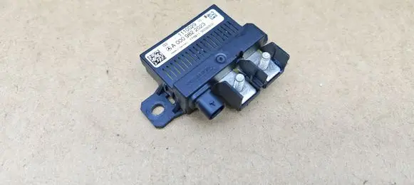 Mercedes-Benz ML W166 Charging relay A0009822023