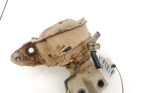 Chrysler Town & Country IV Engine mount bracket