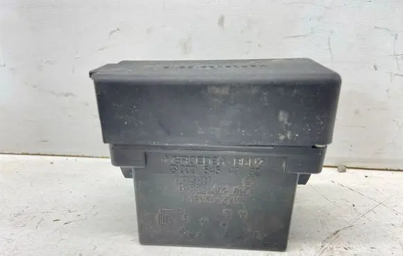 Mercedes-Benz 190 W201 Glow plug pre-heat relay 0025454332 A0025454332 BOSCH