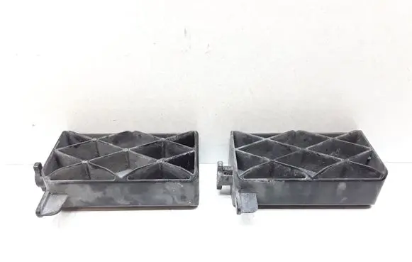 Volvo V70 Radiator mount bracket