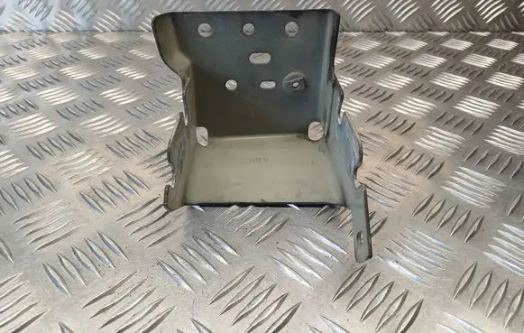 Radiator mount bracket