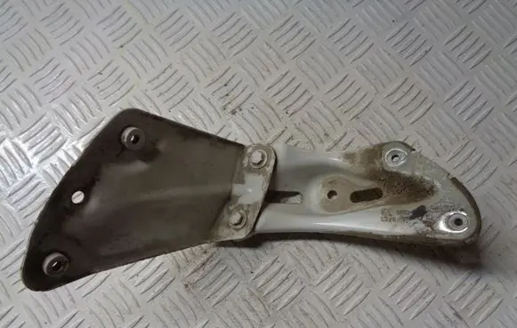 Skoda Yeti (5L) Fender mounting bracket 1Z0810679D
