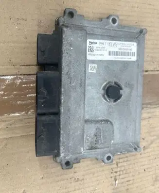 Peugeot 2008 I Engine control unit/module 9805895780 V29035181A 150160567