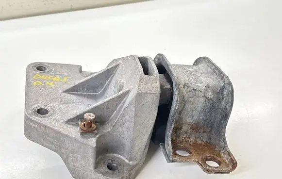 Gearbox mounting bracket