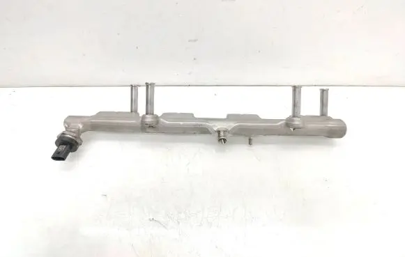 BMW 5 G30 G31 Fuel main line pipe 8665633 1353