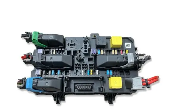 Opel Zafira B Fuse module 5DK00866943 13220829