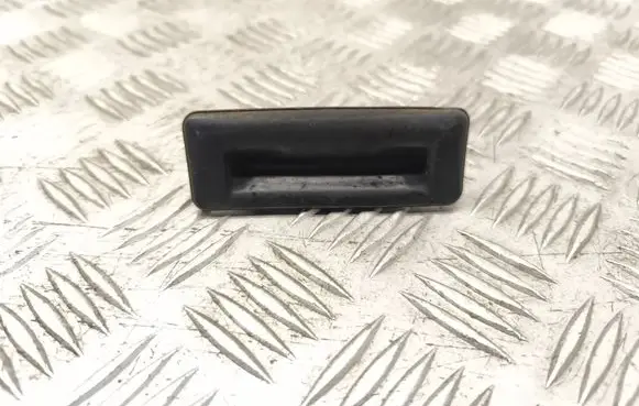 Volkswagen Golf V Tailgate opening switch 