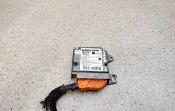 Renault Scenic I Airbag control unit/module 8200117652 600639500