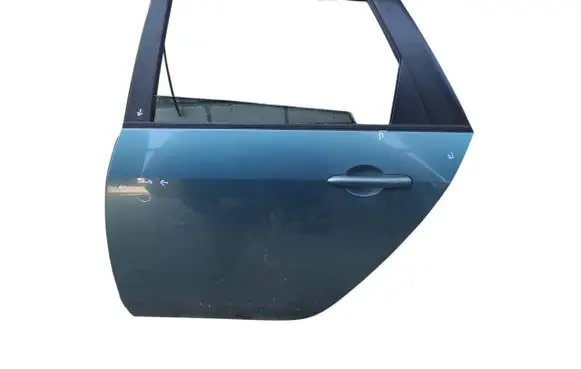 Nissan Primera Rear door