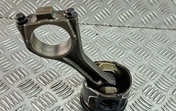 Land Rover Evoque I Piston with connecting rod 083155