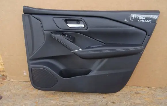 Nissan Qashqai J12 Front door card panel trim
