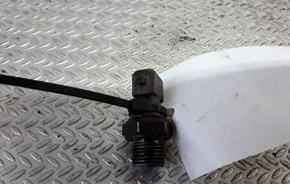 Peugeot 806 Oil pressure sensor 