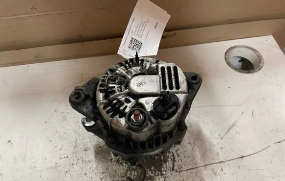 KIA Sorento Generator/alternator 373004A300 021319212