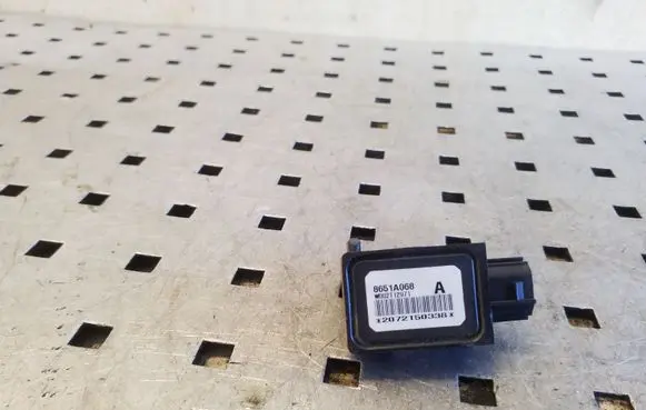 Mitsubishi Pajero Airbag deployment crash/impact sensor 8651A068