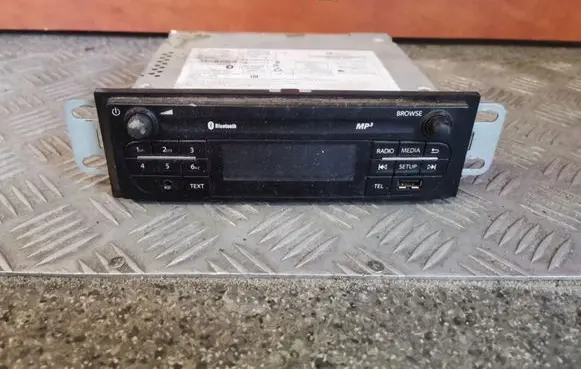 Nissan NV300 Radio/CD/DVD/GPS head unit 281157115R