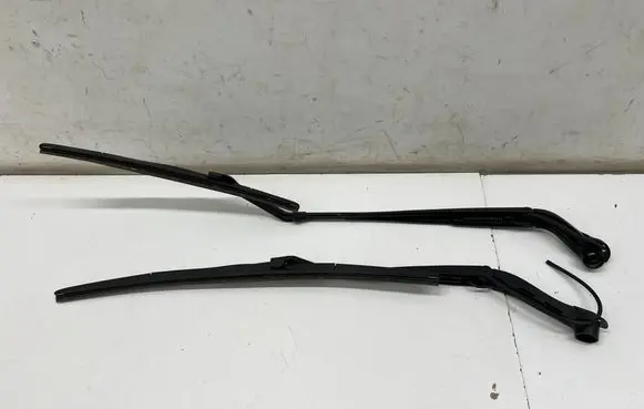 Nissan Qashqai J12 Windshield/front glass wiper blade 