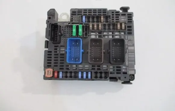 Peugeot 308 BSM Control unit 9810296080