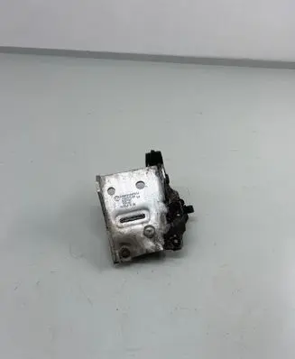 BMW 6 F12 F13 Radiator mount bracket 7186513